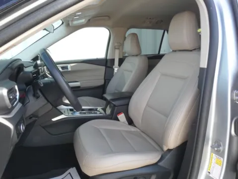 More photos of 2023 Ford Explorer XLT at Pettijohn Ford of Trenton, MO