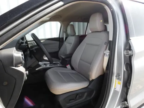 More photos of 2023 Ford Explorer XLT at Pettijohn Ford of Trenton, MO