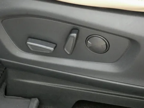 Photos of 2023 Ford Explorer XLT for sale in Trenton, MO at Pettijohn Ford of Trenton