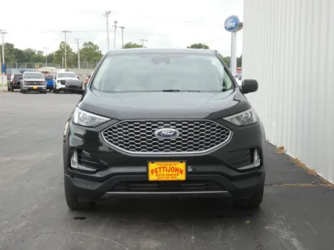 More photos of 2023 Ford Edge SEL at Pettijohn Ford of Trenton, MO