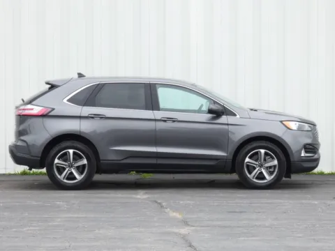 Photos of 2023 Ford Edge SEL for sale in Trenton, MO at Pettijohn Ford of Trenton