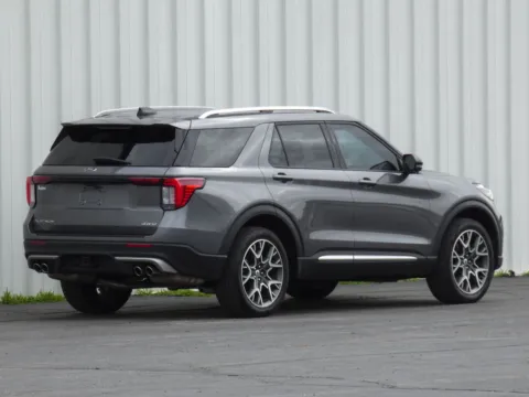 Another view of 2025 Ford Explorer Platinum for sale in Trenton, MO at Pettijohn Ford of Trenton