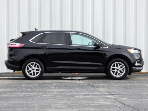 Photos of 2024 Ford Edge SEL for sale in Trenton, MO at Pettijohn Ford of Trenton
