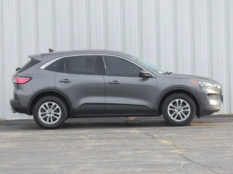 Photos of 2022 Ford Escape SE for sale in Trenton, MO at Pettijohn Ford of Trenton