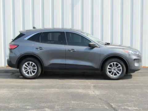 Photos of 2022 Ford Escape SE for sale in Trenton, MO at Pettijohn Ford of Trenton