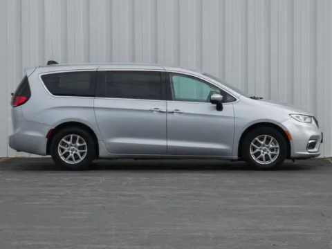 Photos of 2023 Chrysler Pacifica Touring L for sale in Trenton, MO at Pettijohn Ford of Trenton