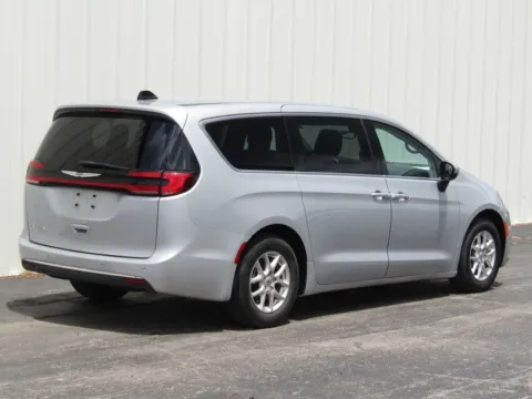 Another view of 2023 Chrysler Pacifica Touring L for sale in Trenton, MO at Pettijohn Ford of Trenton