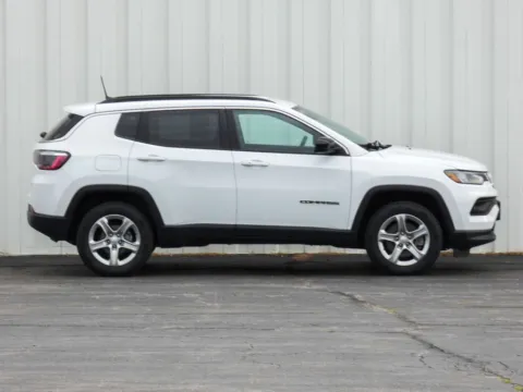 Photos of 2024 Jeep Compass Latitude for sale in Trenton, MO at Pettijohn Ford of Trenton