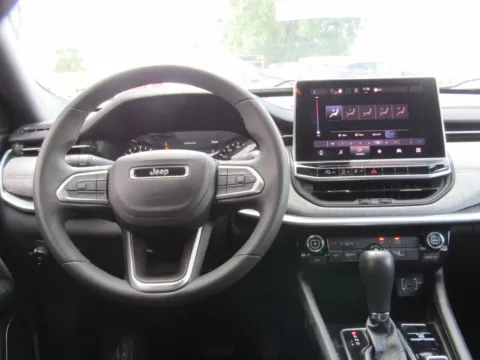 More photos of 2024 Jeep Compass Latitude at Pettijohn Ford of Trenton, MO