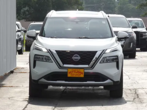 More photos of 2023 Nissan Rogue Platinum at Pettijohn Ford of Trenton, MO