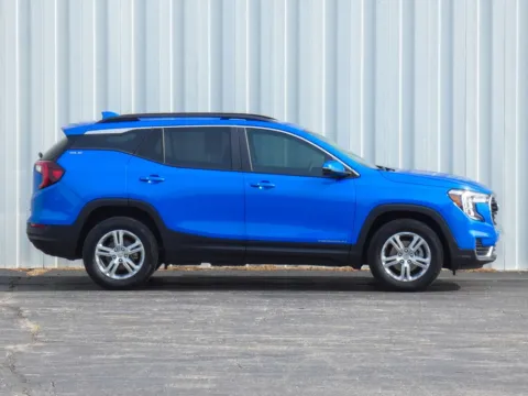 Photos of 2024 GMC Terrain SLE for sale in Trenton, MO at Pettijohn Ford of Trenton