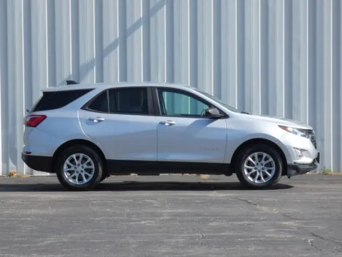 Photos of 2020 Chevrolet Equinox LS for sale in Trenton, MO at Pettijohn Ford of Trenton