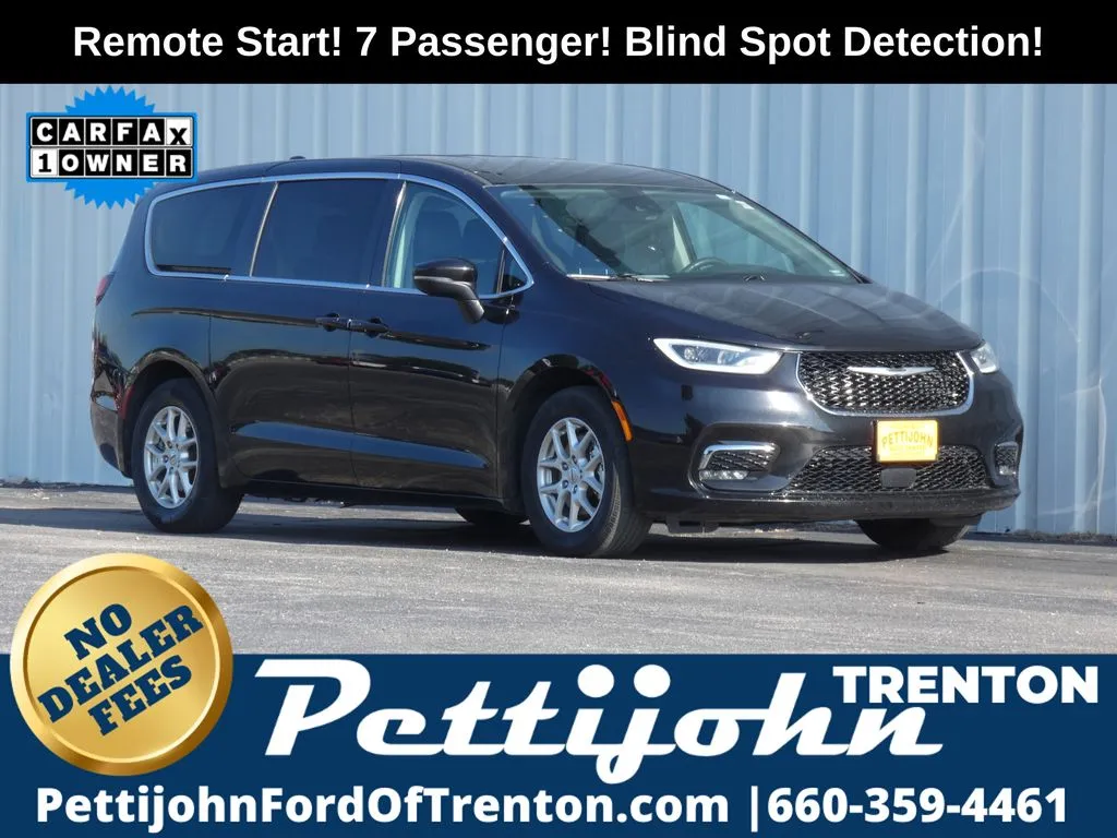 Black 2023 Chrysler Pacifica Touring L for sale in Trenton, MO