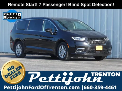 Black 2023 Chrysler Pacifica Touring L for sale in Trenton, MO