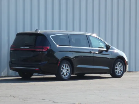 Another view of 2023 Chrysler Pacifica Touring L for sale in Trenton, MO at Pettijohn Ford of Trenton