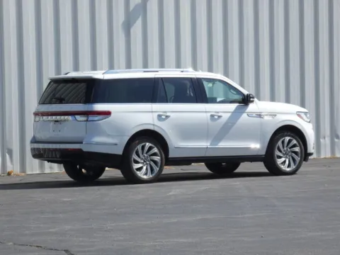 Another view of 2024 Lincoln Navigator Reserve for sale in Trenton, MO at Pettijohn Ford of Trenton