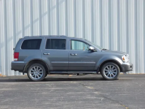 Photos of 2008 Chrysler Aspen Limited for sale in Trenton, MO at Pettijohn Ford of Trenton