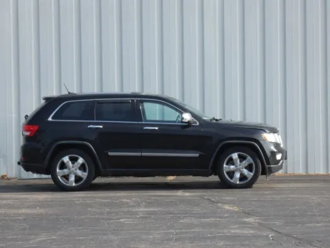 Photos of 2013 Jeep Grand Cherokee Overland for sale in Trenton, MO at Pettijohn Ford of Trenton