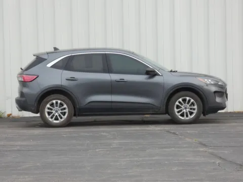 Photos of 2022 Ford Escape SE for sale in Trenton, MO at Pettijohn Ford of Trenton