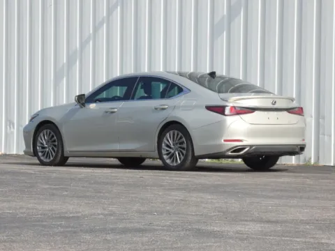 More photos of 2025 Lexus ES 350 Luxury at Pettijohn Ford of Trenton, MO