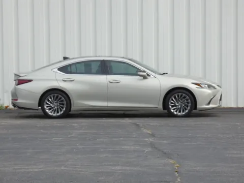 Photos of 2025 Lexus ES 350 Luxury for sale in Trenton, MO at Pettijohn Ford of Trenton