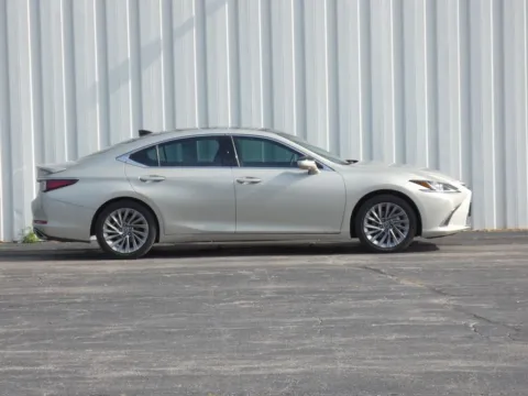 Photos of 2025 Lexus ES 350 Luxury for sale in Trenton, MO at Pettijohn Ford of Trenton