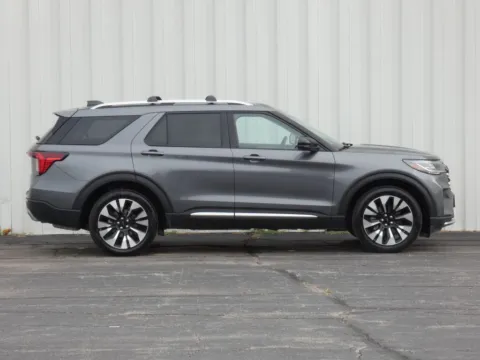 Photos of 2026 Ford Explorer Platinum for sale in Trenton, MO at Pettijohn Ford of Trenton