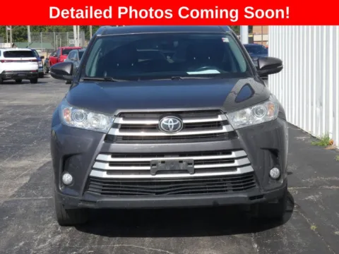 More photos of 2019 Toyota Highlander XLE at Pettijohn Ford of Trenton, MO