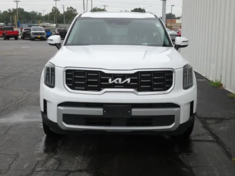 More photos of 2025 Kia Telluride S at Pettijohn Ford of Trenton, MO
