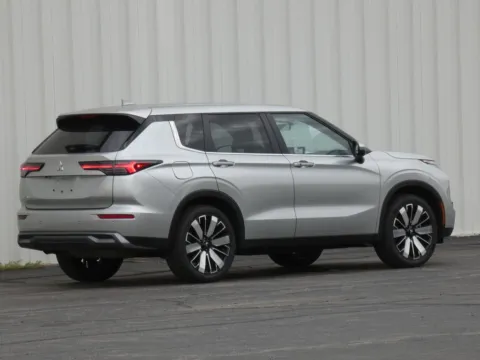 Another view of 2025 Mitsubishi Outlander SE for sale in Trenton, MO at Pettijohn Ford of Trenton