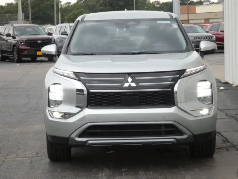 More photos of 2025 Mitsubishi Outlander SE at Pettijohn Ford of Trenton, MO