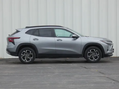 Photos of 2025 Chevrolet Trax LT for sale in Trenton, MO at Pettijohn Ford of Trenton