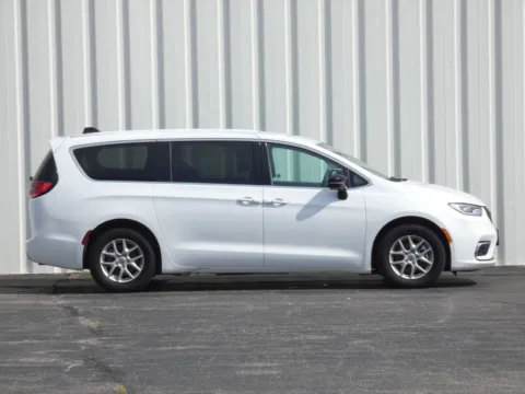 Photos of 2024 Chrysler Pacifica Touring L for sale in Trenton, MO at Pettijohn Ford of Trenton