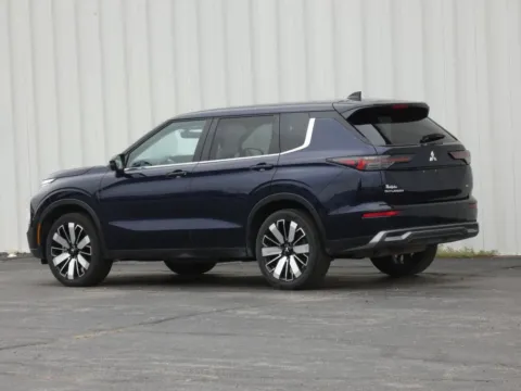 More photos of 2025 Mitsubishi Outlander at Pettijohn Ford of Trenton, MO