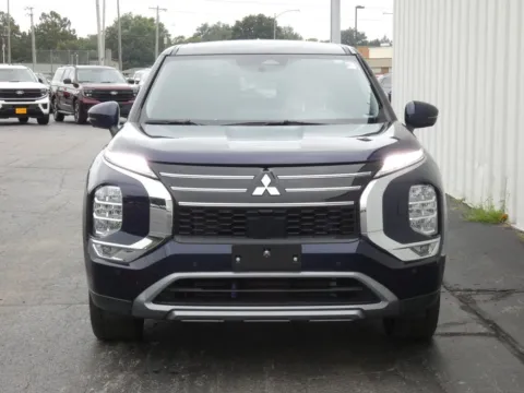 More photos of 2025 Mitsubishi Outlander at Pettijohn Ford of Trenton, MO