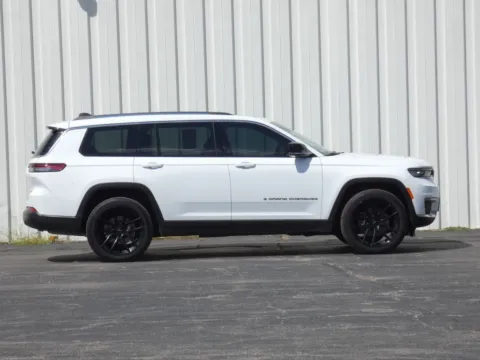 Photos of 2022 Jeep Grand Cherokee L Limited for sale in Trenton, MO at Pettijohn Ford of Trenton