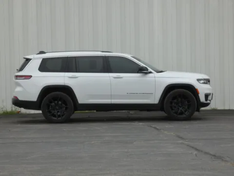 Photos of 2022 Jeep Grand Cherokee L Limited for sale in Trenton, MO at Pettijohn Ford of Trenton