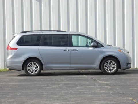 Photos of 2014 Toyota Sienna XLE for sale in Trenton, MO at Pettijohn Ford of Trenton