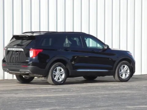 Another view of 2023 Ford Explorer XLT for sale in Trenton, MO at Pettijohn Ford of Trenton