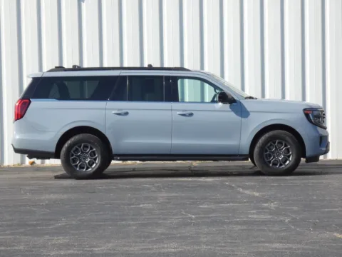 Photos of 2025 Ford Expedition Max Active for sale in Trenton, MO at Pettijohn Ford of Trenton