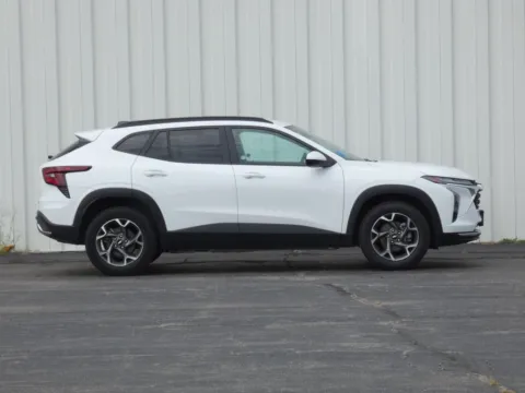 Photos of 2025 Chevrolet Trax LT for sale in Trenton, MO at Pettijohn Ford of Trenton