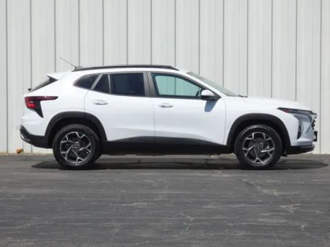Photos of 2025 Chevrolet Trax LT for sale in Trenton, MO at Pettijohn Ford of Trenton