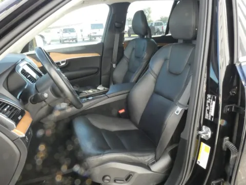 More photos of 2022 Volvo XC90 T6 Momentum at Pettijohn Ford of Trenton, MO