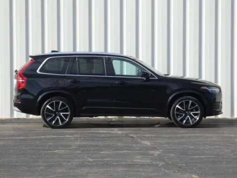 Photos of 2022 Volvo XC90 T6 Momentum for sale in Trenton, MO at Pettijohn Ford of Trenton