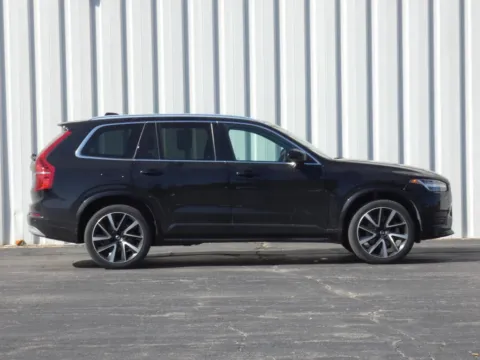Photos of 2022 Volvo XC90 T6 Momentum for sale in Trenton, MO at Pettijohn Ford of Trenton