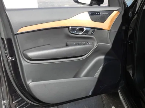 More photos of 2022 Volvo XC90 T6 Momentum at Pettijohn Ford of Trenton, MO