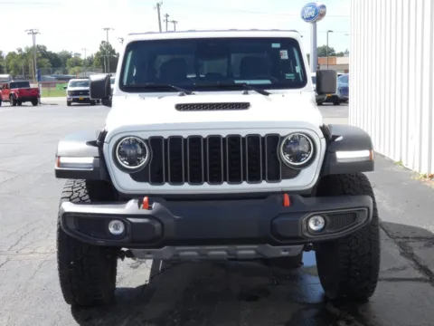 More photos of 2026 Jeep Gladiator Mojave at Pettijohn Ford of Trenton, MO
