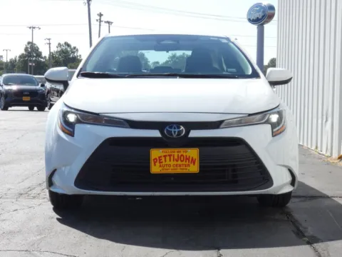 More photos of 2025 Toyota Corolla LE at Pettijohn Ford of Trenton, MO