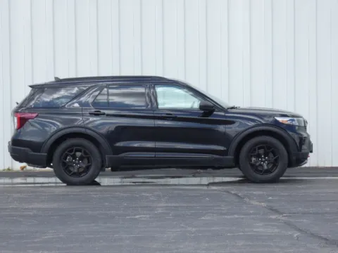 Photos of 2023 Ford Explorer Timberline for sale in Trenton, MO at Pettijohn Ford of Trenton