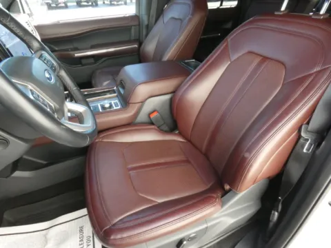 More photos of 2023 Ford Expedition Max Limited at Pettijohn Ford of Trenton, MO